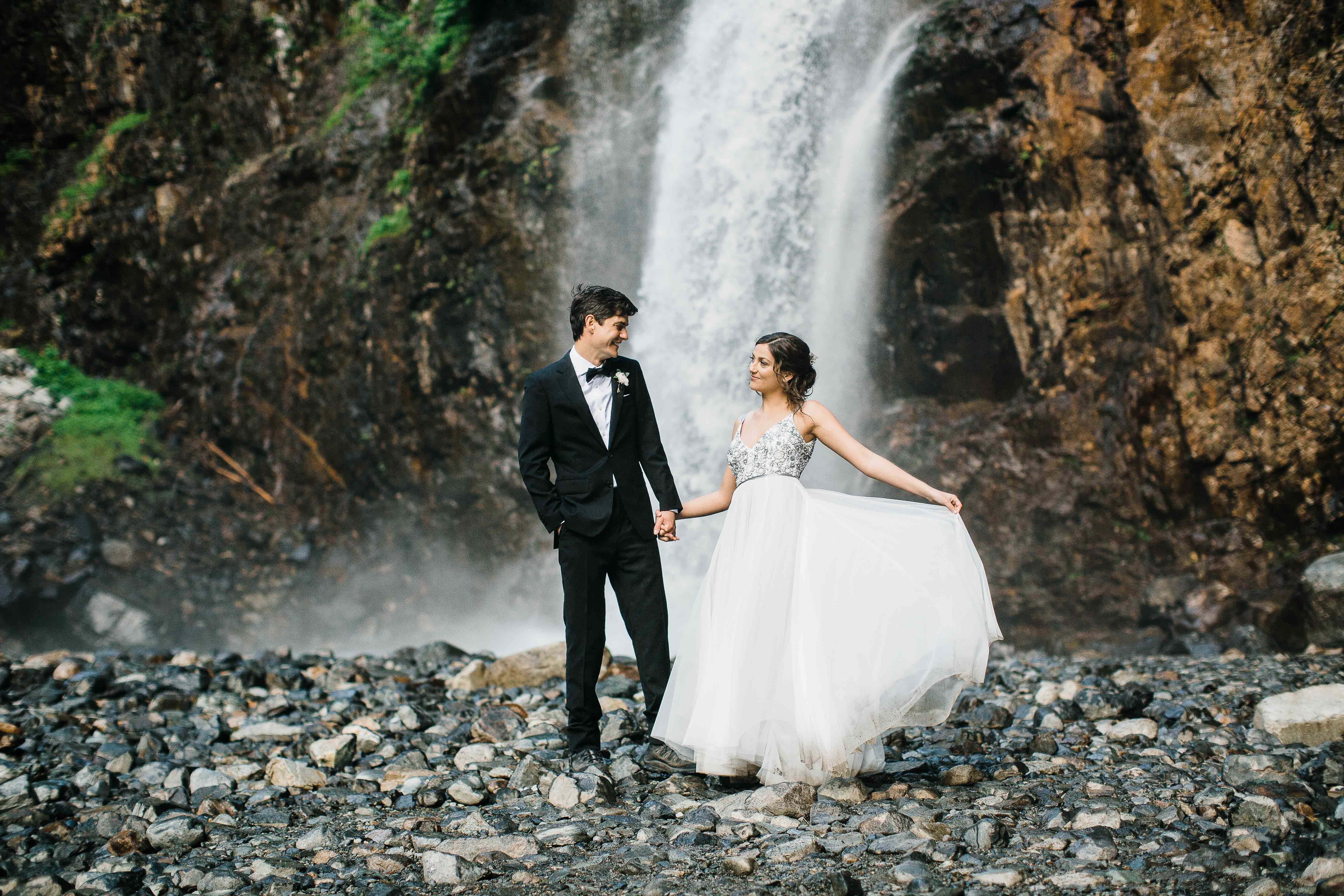 04_elopement-snoqualmie-pass-waterfall-goldcreek-pond-washington-seattle-photographer-wedding-12