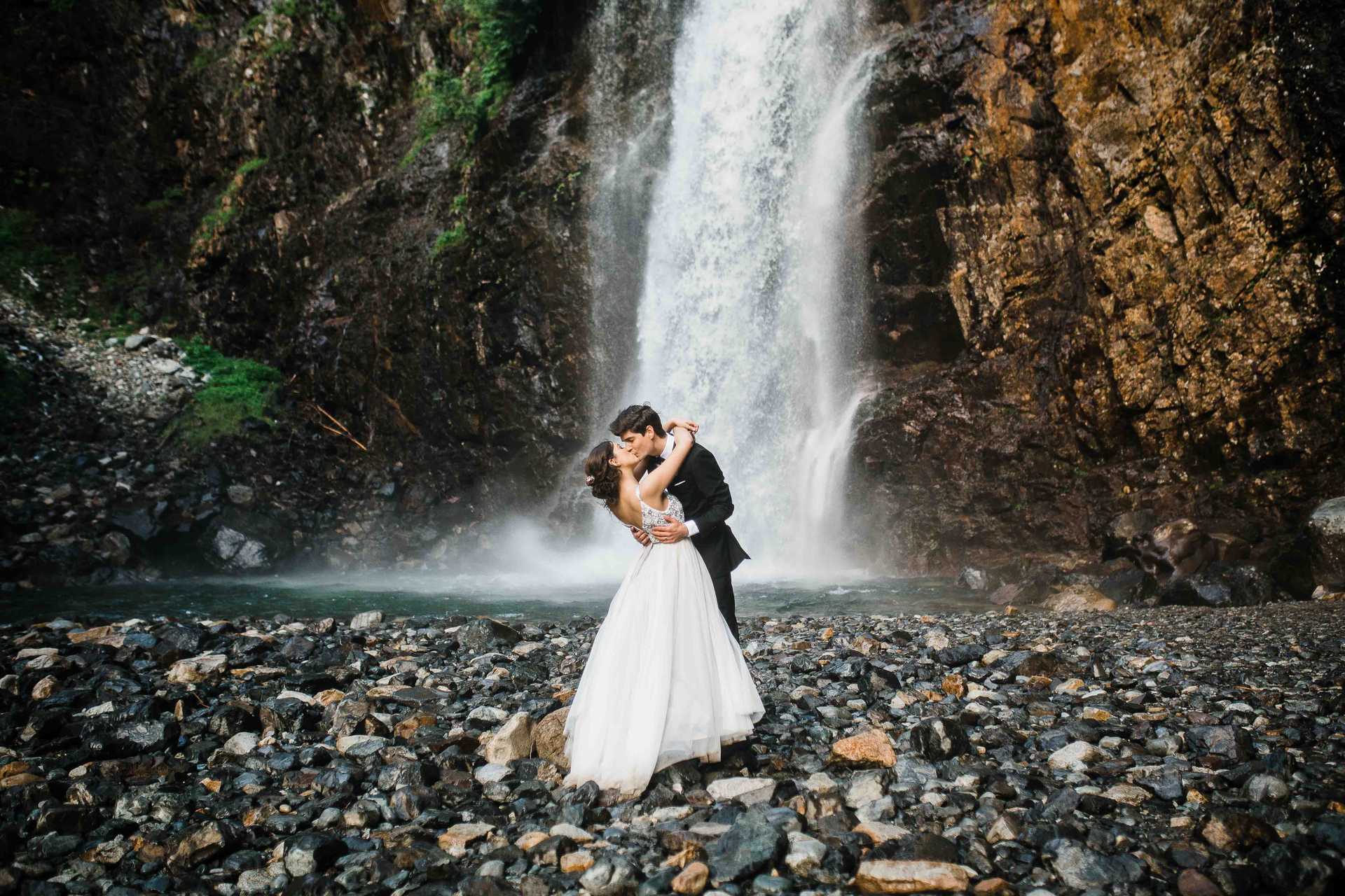 seattle-elopement-photographer-snoqualmie-pass-wedding-franklin-falls-adventure-photography-135