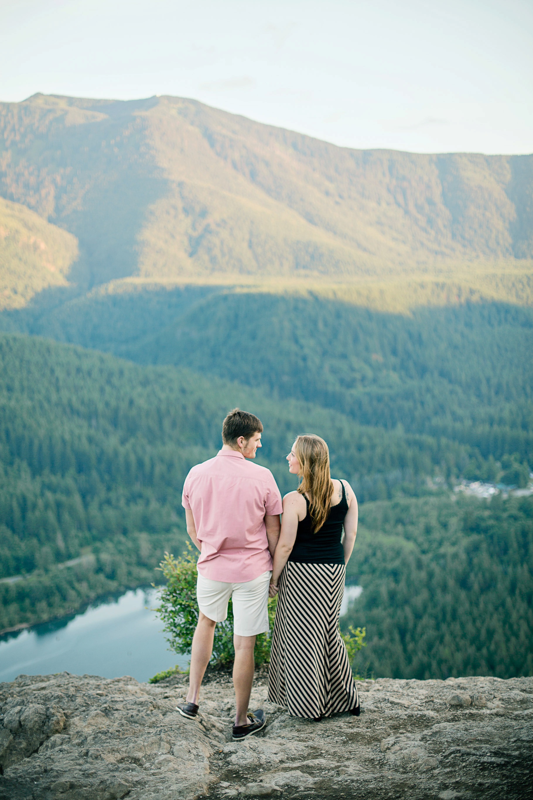 10-Hiking-Engagement-Adventure-Rattlesnake-Ridge-Mountains-Northwest-PNW-Snoqualmie-Photographer-Seattle-Wedding-Photography-by-Betty-Elaine