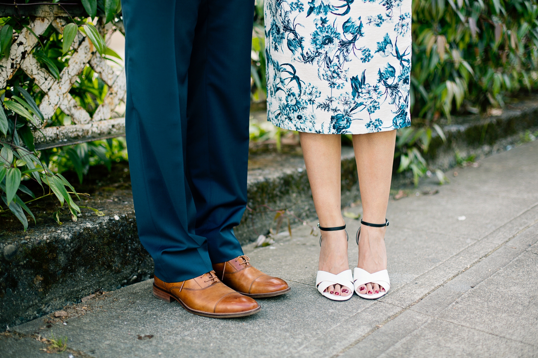 9-Bride-Groom-Shoes-King-Street-Staion-Pioneer-Square-Seattle-Wedding-Day-Photographer-Photography-by-Betty-Elaine