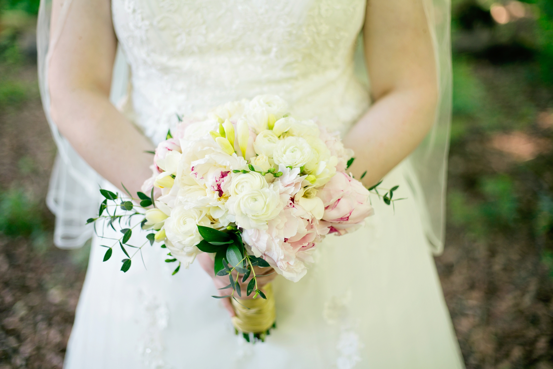 17-Bridal-Bouquet-Flowers-Bride-Woodland-Park-Seattle-Wedding-Photographer-Photography-by-Betty-Elaine