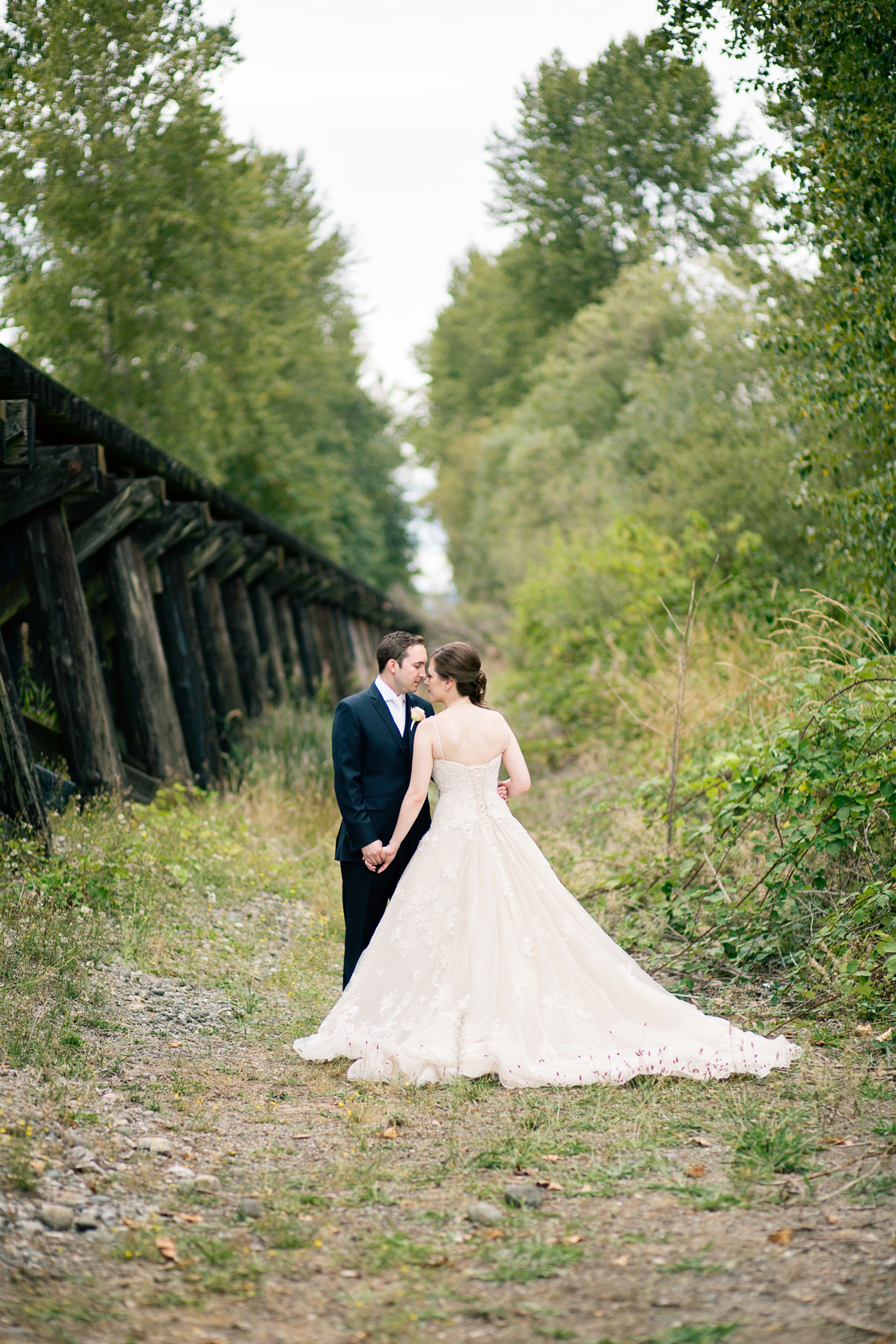 25-Hidden-Meadows-Snohomish-Wedding-Photographer-Bride-Groom-Romantic-Portraits-Northwest-Seattle-Photography-by-Betty-Elaine