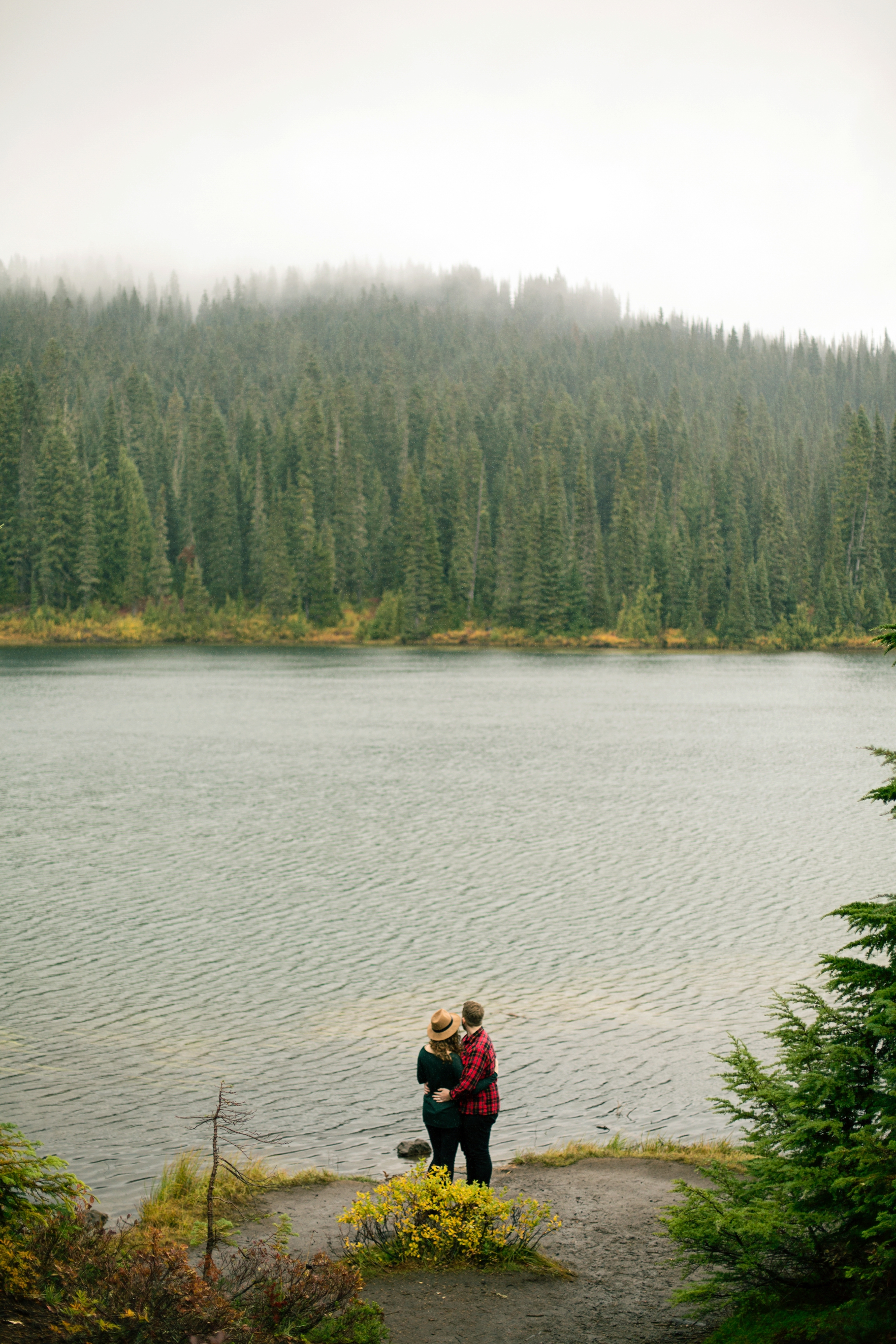 12-Mount-Rainier-National-Park-Photos-Anniversary-Sesssion-Adventure-Reflection-Lakes-Fall-Northwest-Photographer-Seattle-Wedding-Photography-by-Betty-Elaine