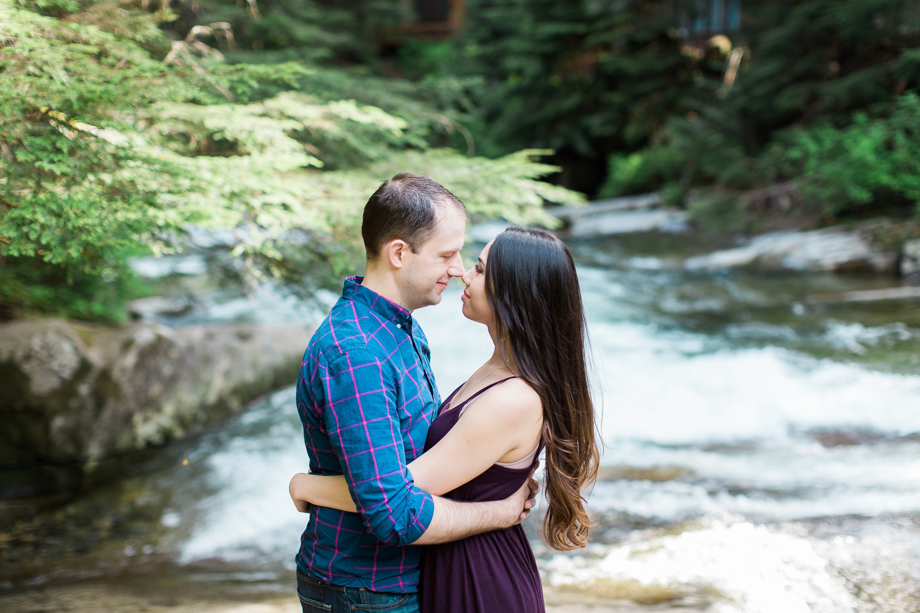 Franklin-Falls-Snoqualmie-Engagement-Seattle-Wedding-Photographer-Adventure-Photography-by-Betty-Elaine_0005