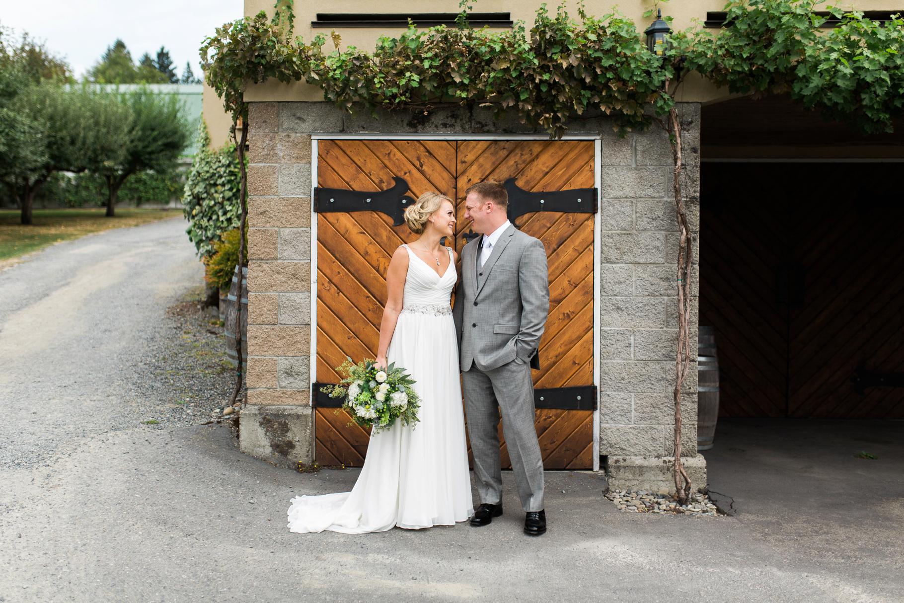 13-Delille-Cellars-Chateau-First-Look-Bride-Groom-Wedding-Photography-by-Betty-Elaine-Woodinville-Winery-Seattle-Photographer