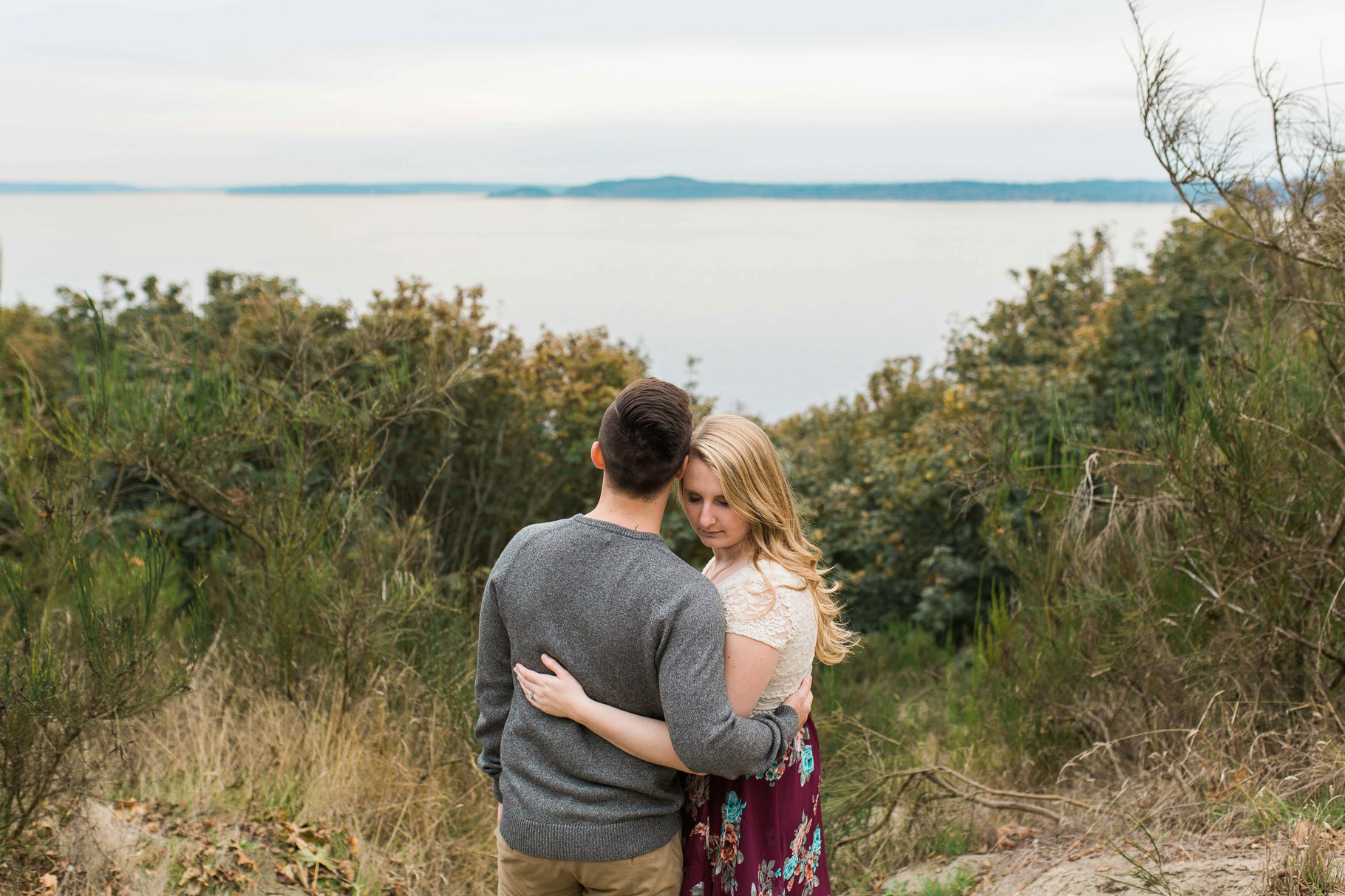 anniversary-fall-portrait-session-seattle-wedding-photographer-discovery-park_0011