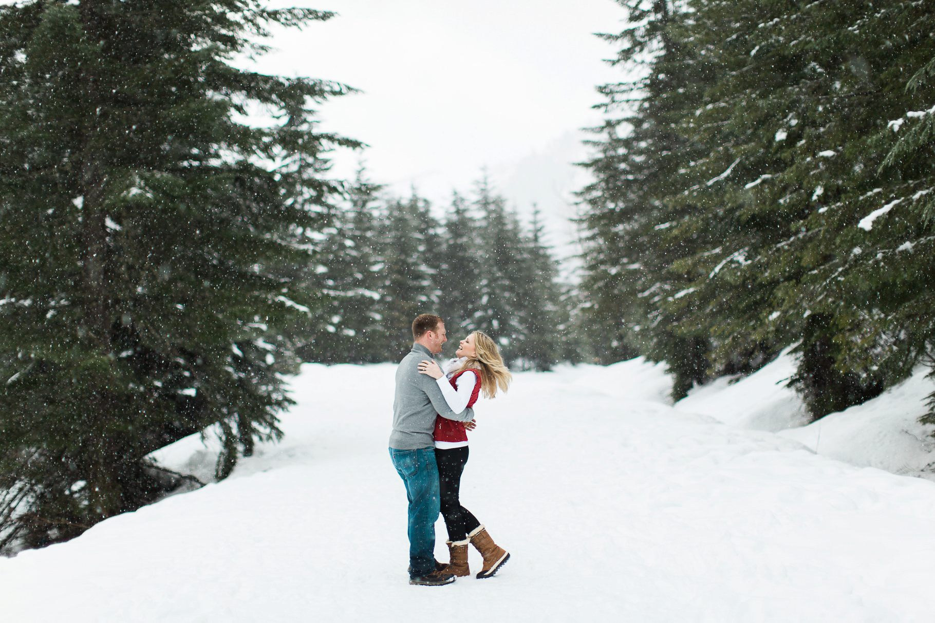 1-Snoqualmie-Pass-Snow-Winter-Adventure-Gold-Creek-Pond-Engagement-Elopement-Photography-Seattle-Wedding-Photographer