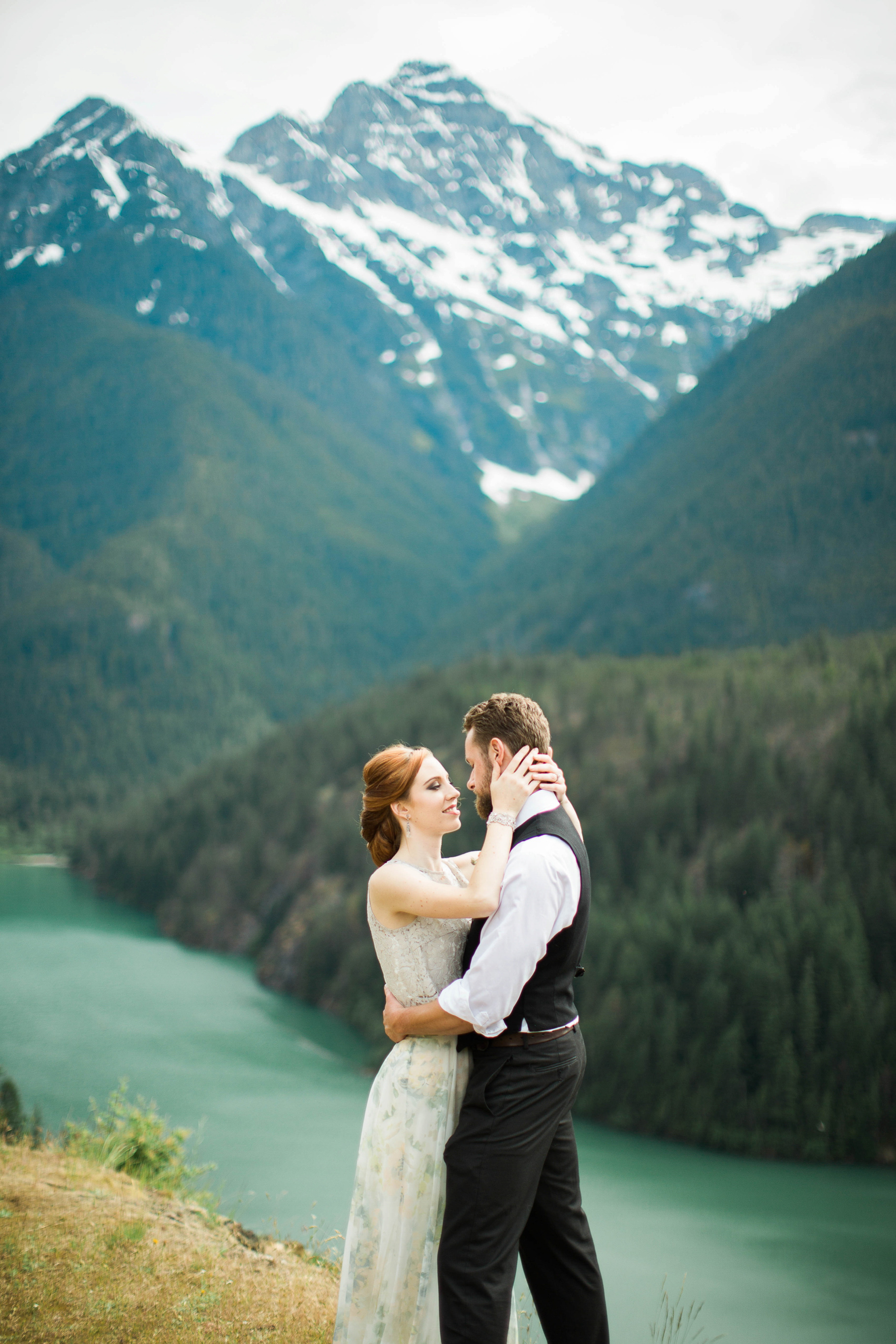 diablo-lake-elopement-seattle-wedding-photographer-bhldn-photography-hiking-adventure_0008