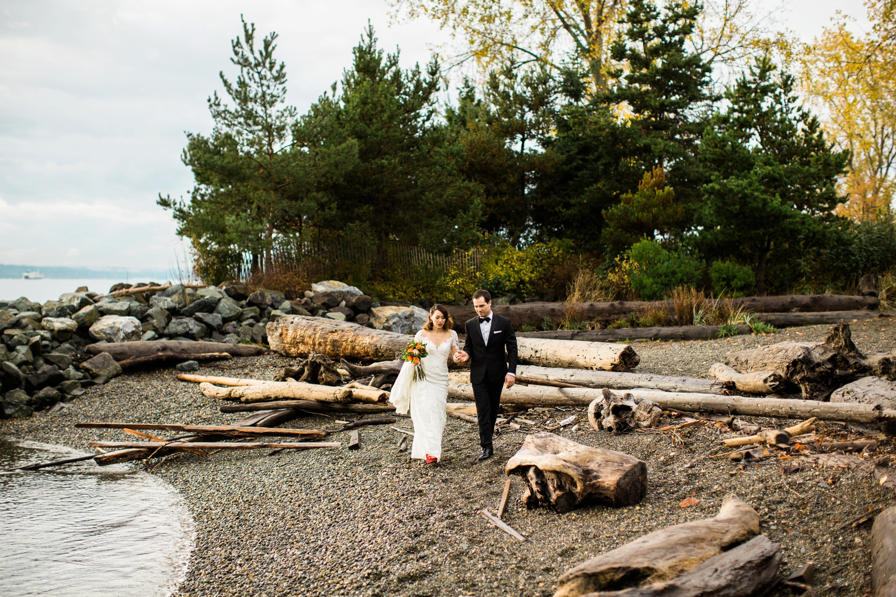 48-Eloping-in-Seattle-Wedding-Photographer-PNW-Locations-Downtown-Edwater-Hotel