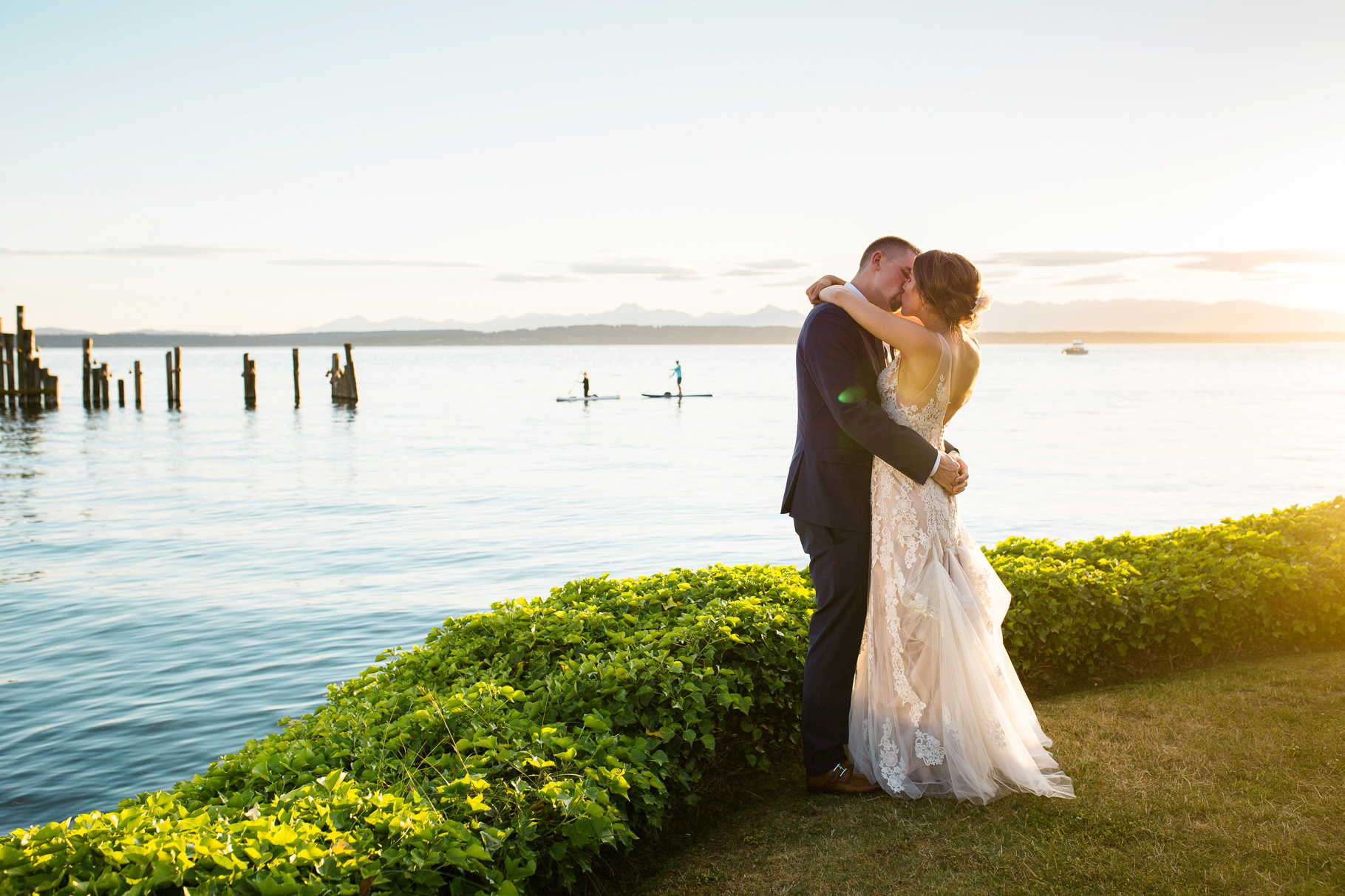 1-Ballard-Bay-Club-Seattle-Wedding-Photographer-sunset-portraits-summer-waterfront-venue