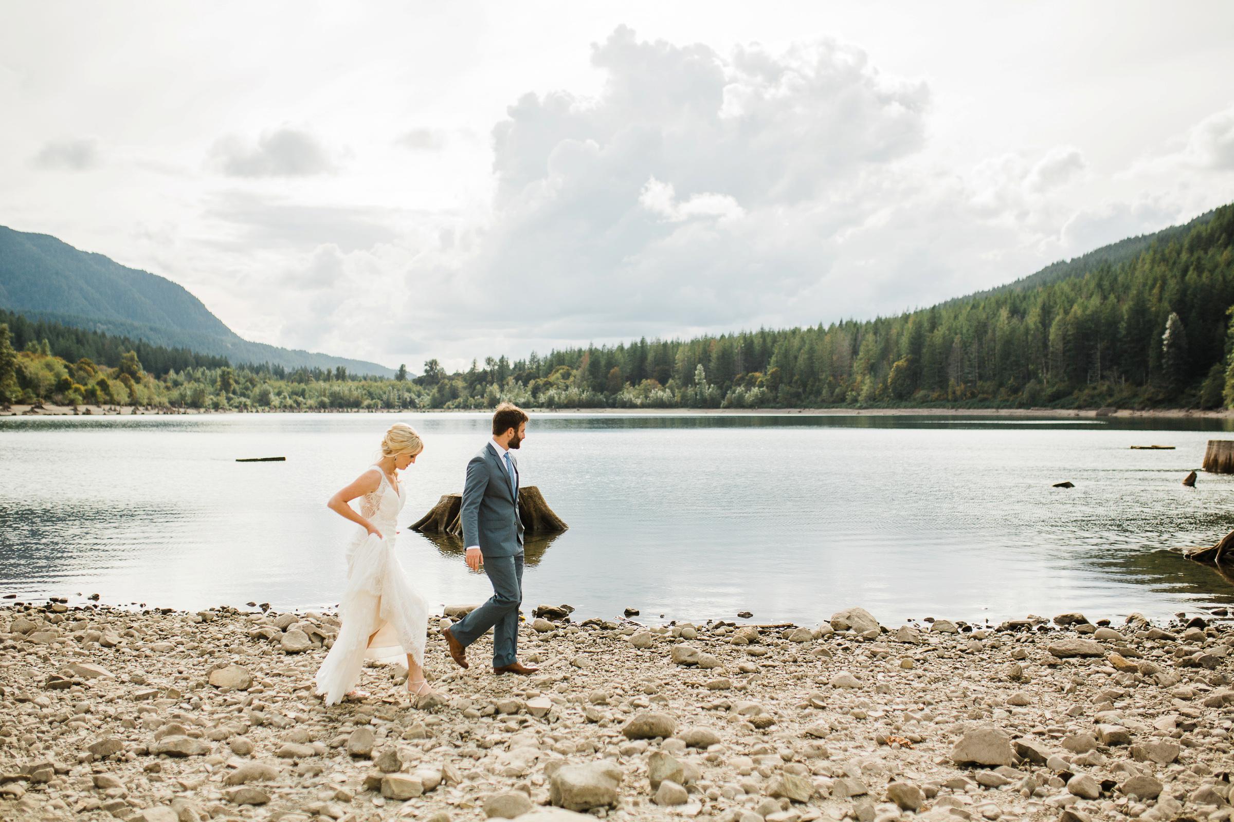 12-Rattlesnake-Lake-Elopement-Wedding-Seattle-Photographer-Snoqualmie-Adventure-Photography