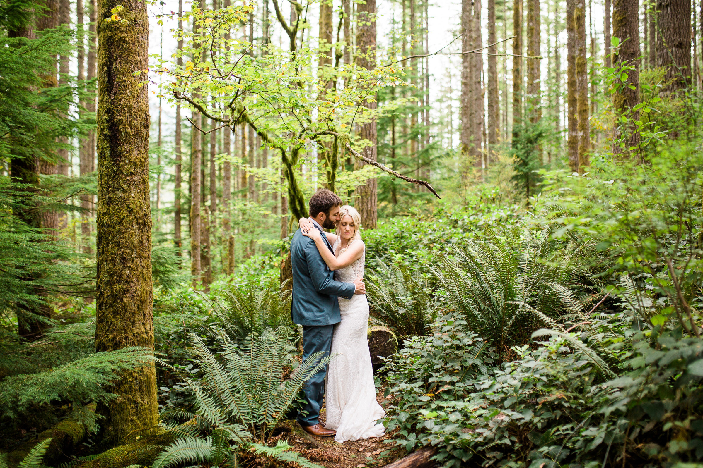 15-Rattlesnake-Lake-Elopement-Wedding-Seattle-Photographer-Snoqualmie-Adventure-Photography