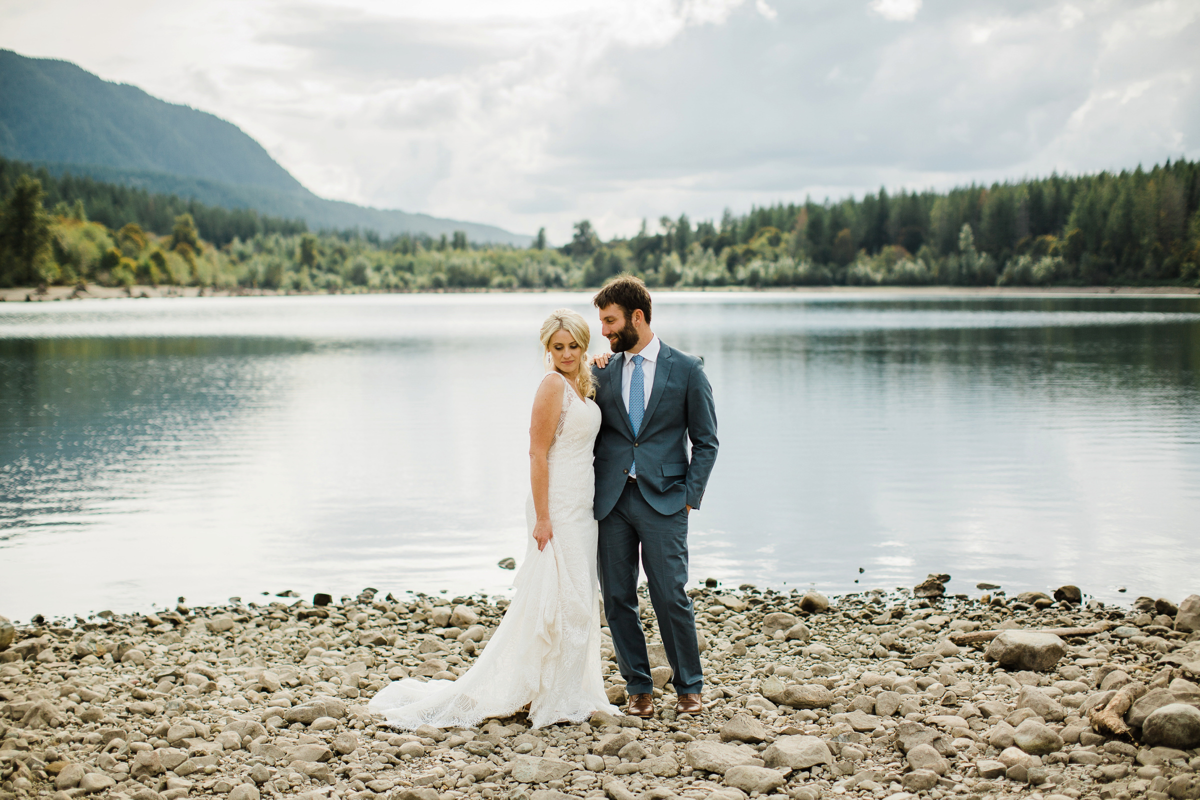 9-Rattlesnake-Lake-Elopement-Wedding-Seattle-Photographer-Snoqualmie-Adventure-Photography