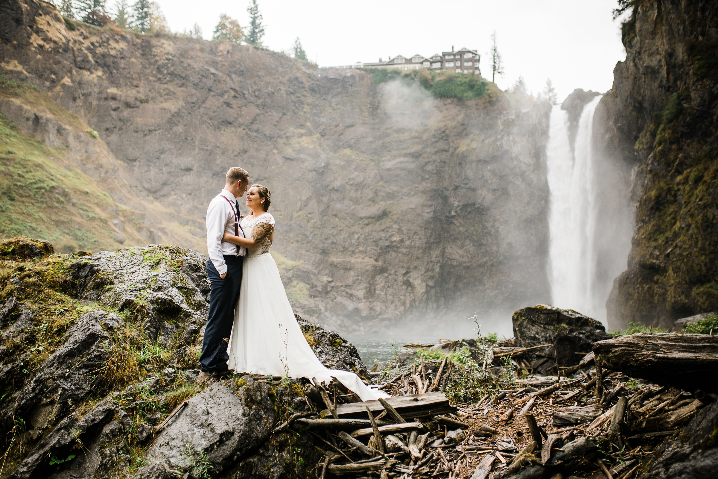 15-Seattle-Elopement-Photographer-Snoqualmie-Pass-Water-Falls-Hiking-Adventure-Wedding-Photography